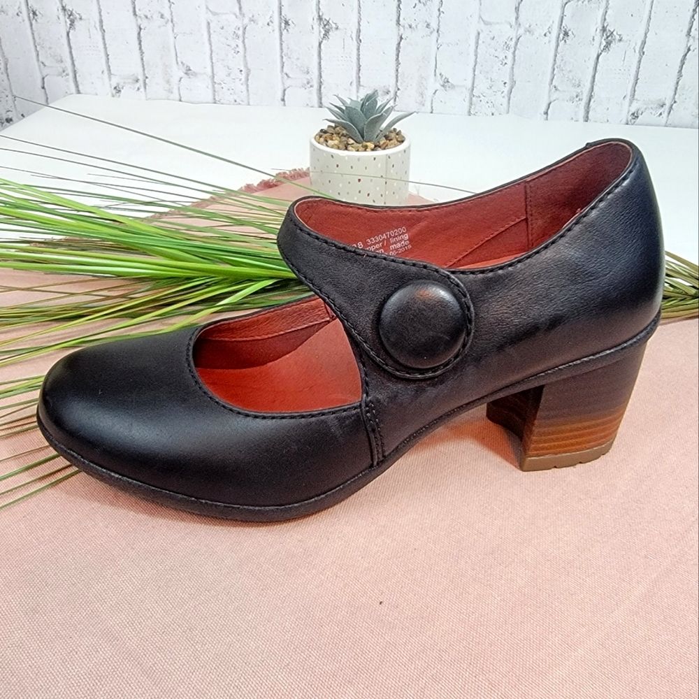 Dansko Page Mary Jane Waterproof Size 38